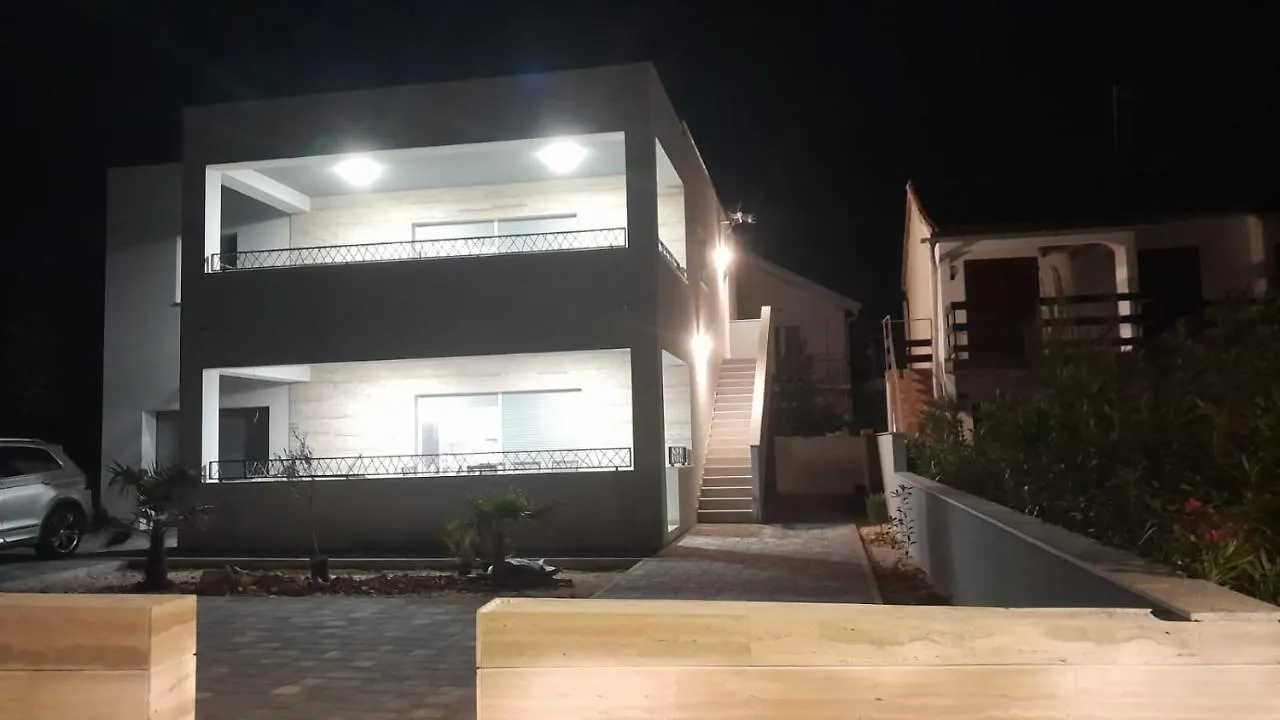 Apartment Valmar Vir