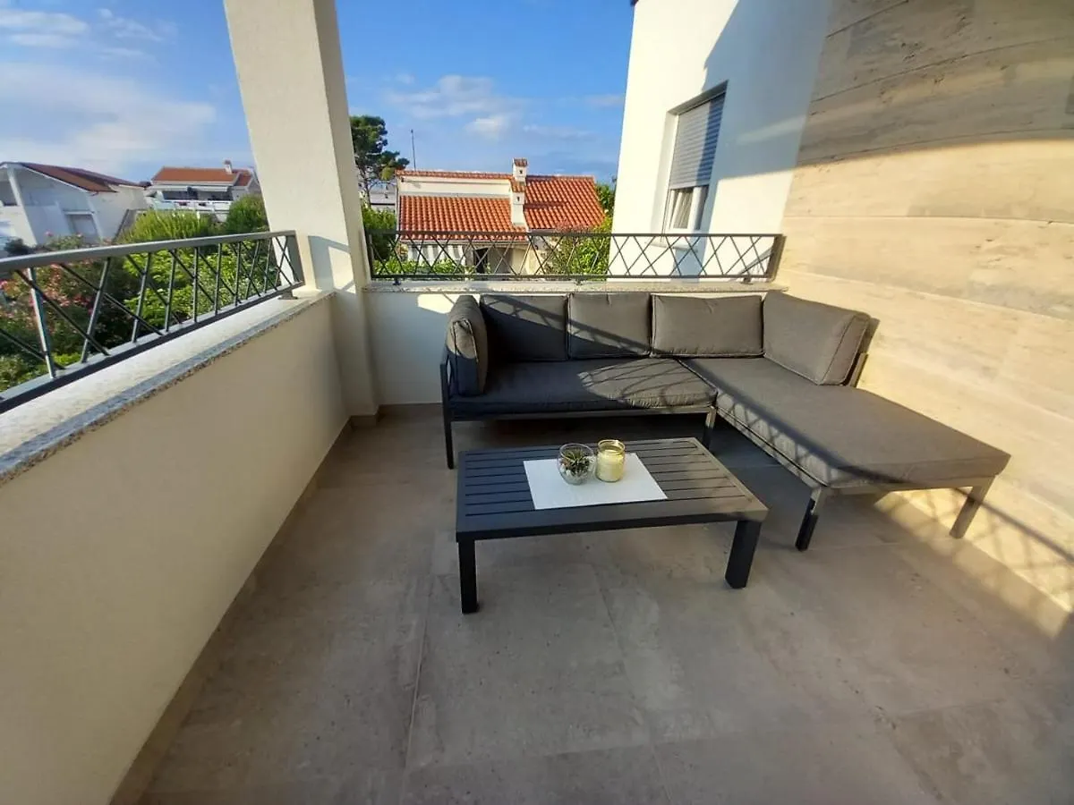 Apartment Valmar Vir