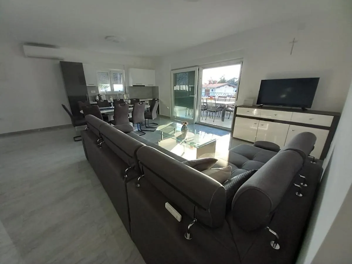 Apartment Valmar Vir