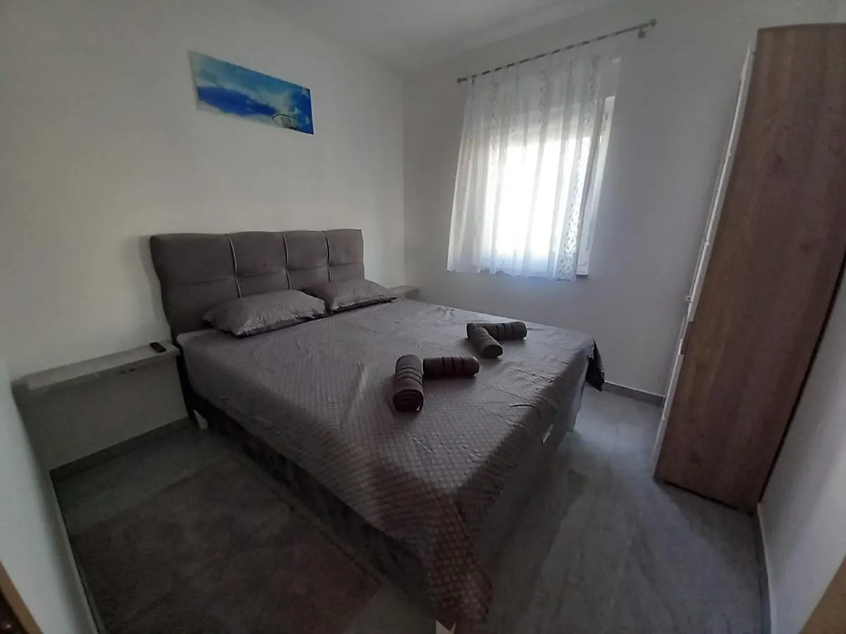 Apartment Valmar Vir