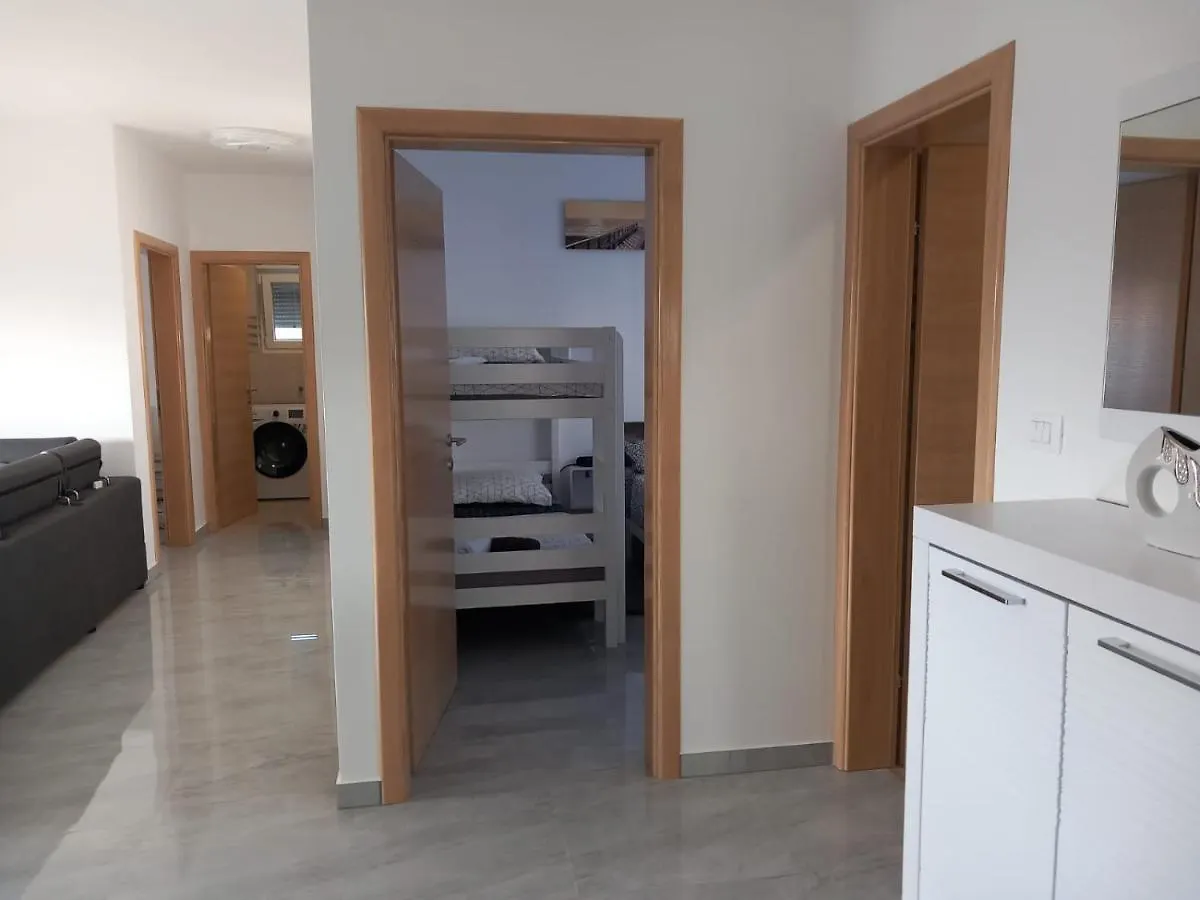 Apartment Valmar Vir