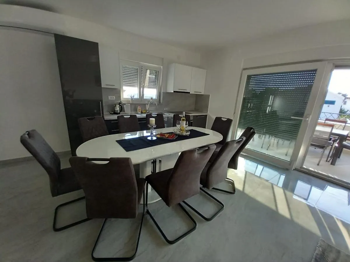 Apartment Valmar Vir 0*,