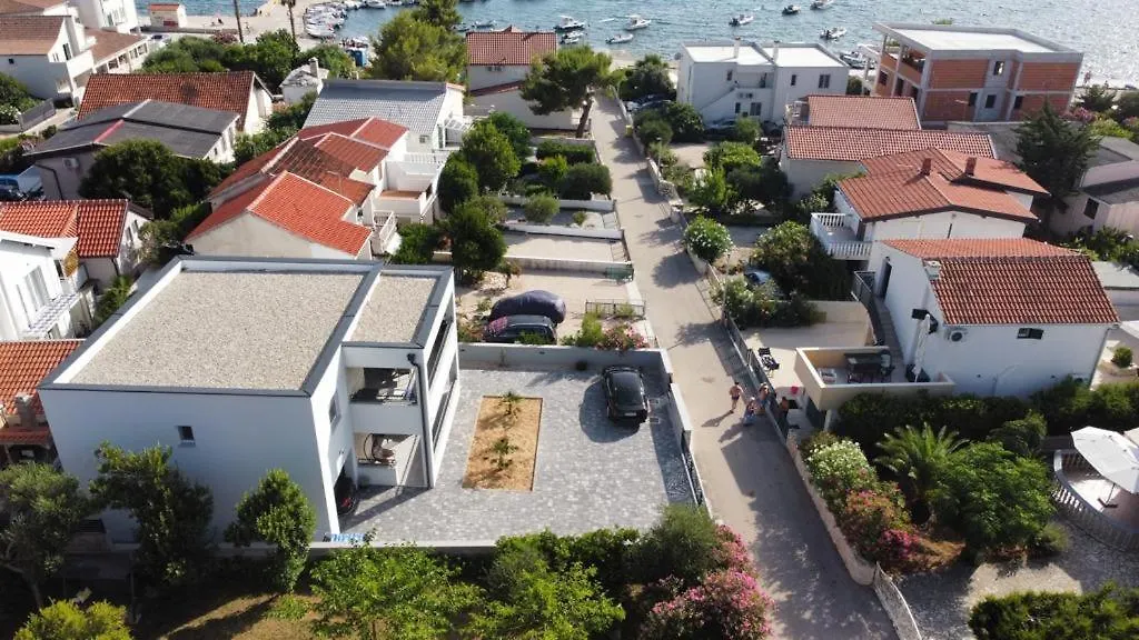 Apartment Valmar Vir