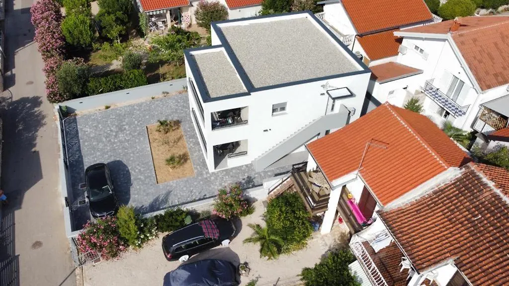 Apartment Valmar Vir